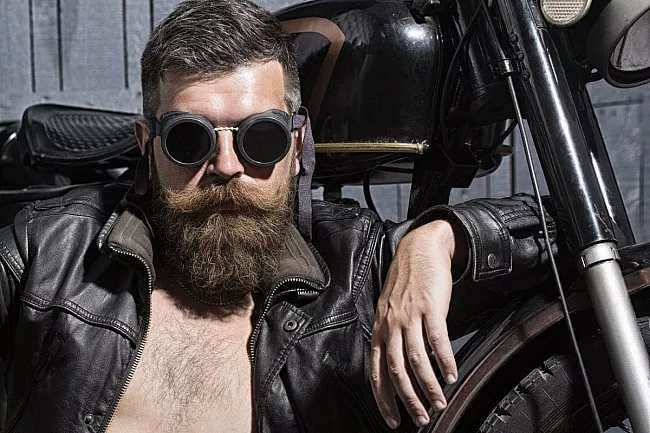 Occhiali moto, lo stile grintoso di un biker alla moda - TrueRiders